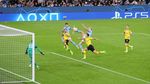 Bukan Pesawat, Bukan Burung... Ini Haaland Terbang Cetak Gol!