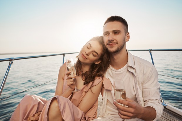 Hal yang selalu didambakan Virgo bersama pasangannya adalah kedamaian, ketenangan, canda tawa, dan kenyamanan satu dengan yang lain/Foto: freepik.com/cookie_studio