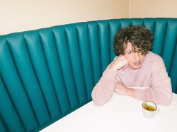 Penyanyi Charlie Puth Bagi Pengalaman Kuliner-Belanja saat di Singapura