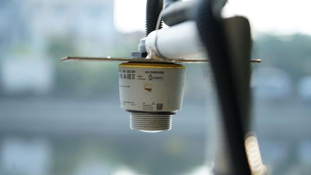 Sensor pengukur ketinggian permukaan air. (Arsip Jakarta Smart City).