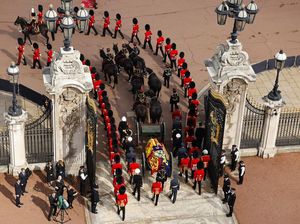 Ditikam Jelang Pemakaman Ratu Elizabeth II, 2 Polisi Inggris Dilarikan ke RS