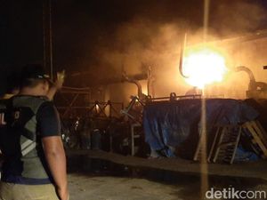 Pabrik Pengolahan Kayu di Tegowanu Grobogan Terbakar