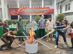 Boneka Sihir dan Buhul Tanah Makam Dimusnahkan Kejari Ciamis