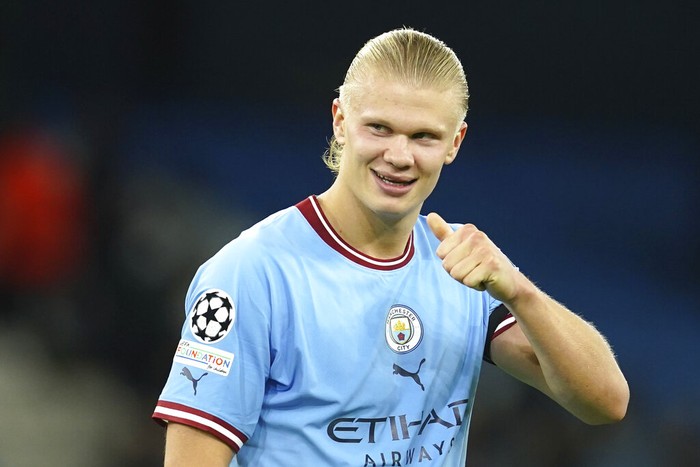 Manchester Citys Erling Haaland, right on the pitch scores his sides 2nd goal during the group G Champions League soccer match between Manchester City and Borussia Dortmund at the Etihad stadium in Manchester, England, Wednesday, Sept. 14, 2022. (AP Photo/Dave Thompson)