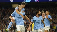 Manchester City vs Borussia Dortmund berlangsung di matchday kedua Liga Champions, Kamis (15/9) dini hari WIB. City menang 2-1 lewat gol Stones dan Haaland, sebelumnya tertinggal lebih dulu lewat gol Bellingham (AP)