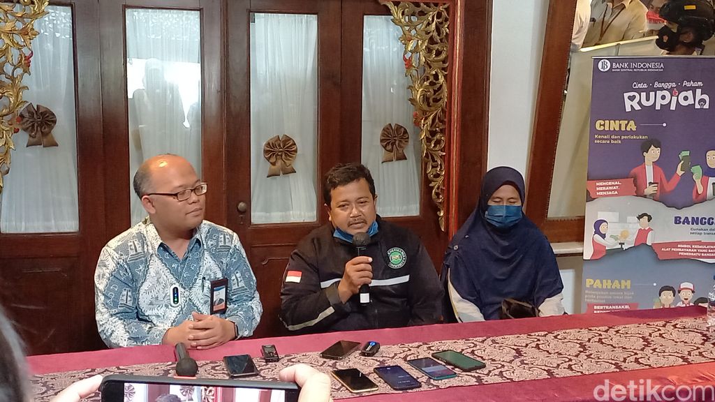 Kepala Kantor KPC BI Solo, Nugroho Joko Prastowo dan Samin, Solo, Kamis (15/9/2022).