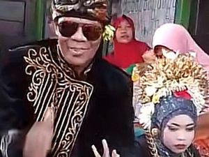 Viral Bikin Kaget, Kakek 50 Tahun Menikahi Remaja 14 Tahun di Lombok