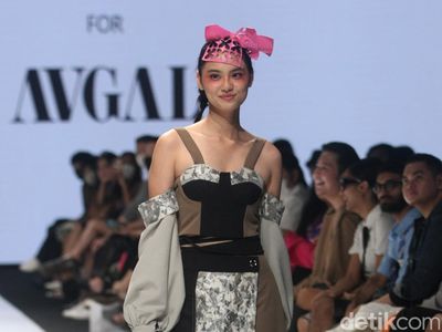 8 Karya Tities Sapoetra Kolaborasi dengan Avgal diJF3 Fashion Festival