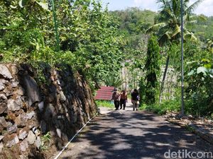 Lokasi Truk Nyasar ke Kuburan di Semarang Usai Ditumpangi Wanita Cantik Lokasi Truk Nyasar ke Kuburan di Semarang Usai Ditumpangi Wanita Cantik