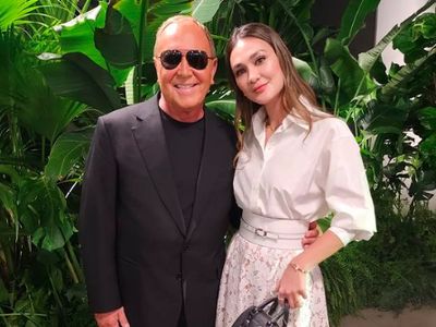 Potret Artis-artis Indonesia yang Hadir di New York Fashion Week