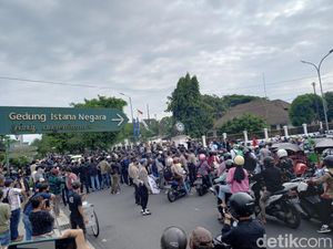 Demo BBM Jogja Dipusatkan di Titik Nol, Jalan Malioboro Ditutup Sore Ini Demo BBM Jogja Dipusatkan di Titik Nol, Jalan Malioboro Ditutup Sore Ini