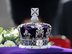 Berhias 3.000-an Permata, Berapa Sih Berat Mahkota Ratu Elizabeth?