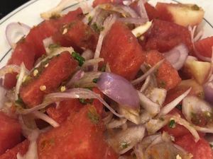 Menu Tumis Semangka Pakai Bawang Merah Ini Bikin Netizen Heboh