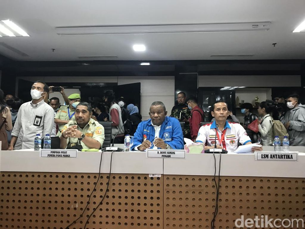 MKD DPR Klarifikasi 3 Pelapor Effendi Simbolon soal TNI Gerombolan MKD DPR Klarifikasi 3 Pelapor Effendi Simbolon soal TNI Gerombolan