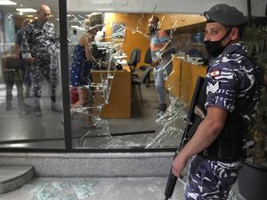 Parah! Begini Suasana Bank BLOM Lebanon Setelah Dirusak Nasabah