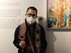 Seniman Down Syndrome Diego Luister Berel Majang Lukisan di Hotel