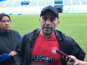 Fokus Laga Selanjutnya, Pelatih Arema FC Ogah Komentar soal Penyerangan Bus Fokus Laga Selanjutnya, Pelatih Arema FC Ogah Komentar soal Penyerangan Bus