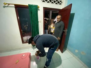 Polisi Ciduk Satu ASN Staf DPRD NTB saat Pesta Sabu Polisi Ciduk Satu ASN Staf DPRD NTB saat Pesta Sabu