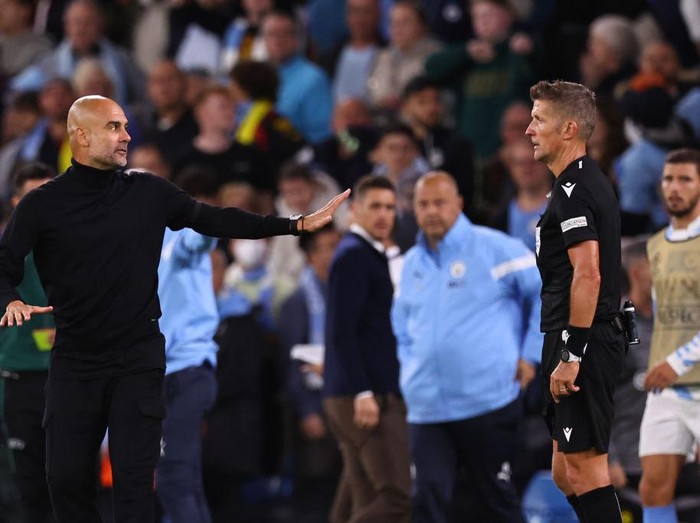 MANCHESTER, ENGLAND - SEPTEMBER 14: Pep Guardiola the head coach / manager of Manchester City reacts towards Match Referee Daniele Orsato of Italy which results in him receiving a yellow card at full time during the UEFA Champions League group G match between Manchester City and Borussia Dortmund at Etihad Stadium on September 14, 2022 in Manchester, United Kingdom. (Photo by Robbie Jay Barratt - AMA/Getty Images)