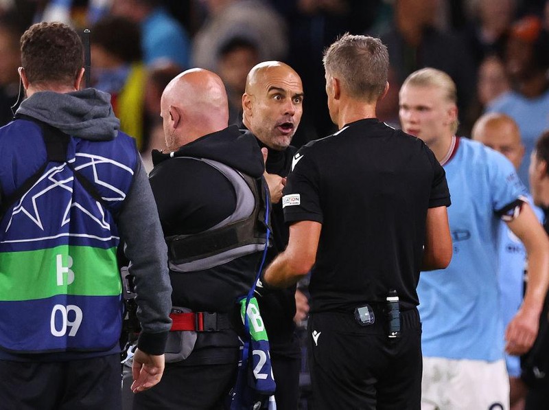 MANCHESTER, ENGLAND - SEPTEMBER 14: Pep Guardiola the head coach / manager of Manchester City reacts towards Match Referee Daniele Orsato of Italy which results in him receiving a yellow card at full time during the UEFA Champions League group G match between Manchester City and Borussia Dortmund at Etihad Stadium on September 14, 2022 in Manchester, United Kingdom. (Photo by Robbie Jay Barratt - AMA/Getty Images)