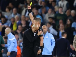 Drama Guardiola: Adu Bacot sama Wasit, Dihukum Kartu, Peluk