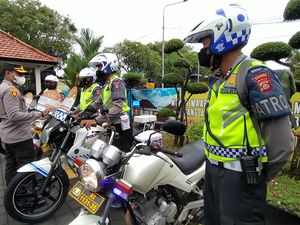 Polres Jembrana Periksa Ratusan Kendaraan Dinas untuk Pengamanan G20 Polres Jembrana Periksa Ratusan Kendaraan Dinas untuk Pengamanan G20