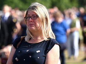 Iring-iringan Peti Jenazah Ratu Elizabeth ke Westminster Hall Dalam Foto