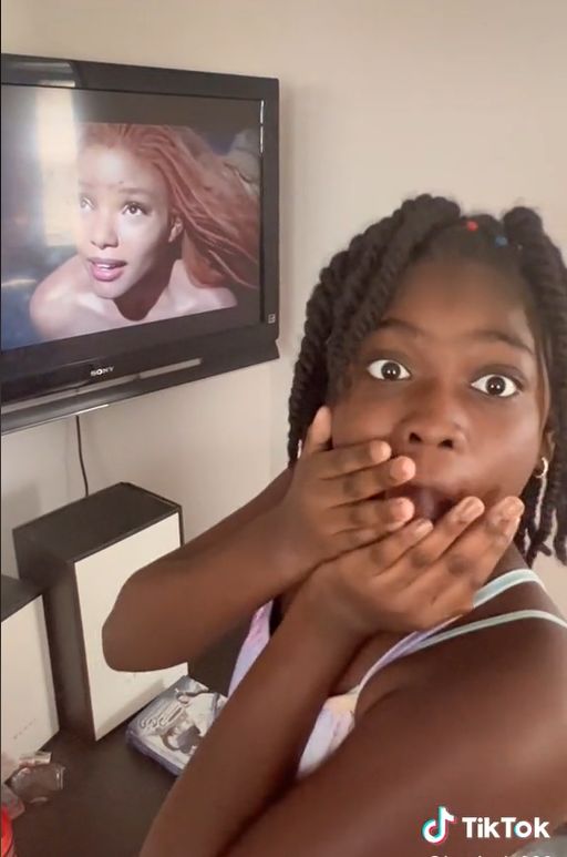 Reaksi anak perempuan yang menonton teaser Live Action The Little Mermaid