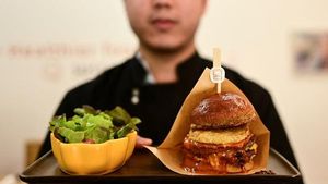 Resto di Thailand Ini Jual Burger dari Jangkrik, Mau Coba?