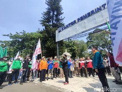 9 Federasi Buruh Sampaikan Tolak Harga BBM Naik ke Pemkot Depok