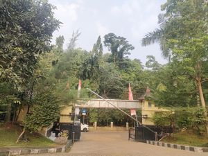 Massa Buruh Demo Tolak BBM Naik Bubarkan Diri dari DPRD Depok