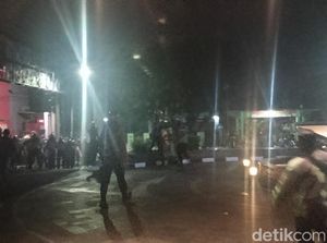 Suporter Demo di Kantor Persebaya, Teriakkan Yahya Out