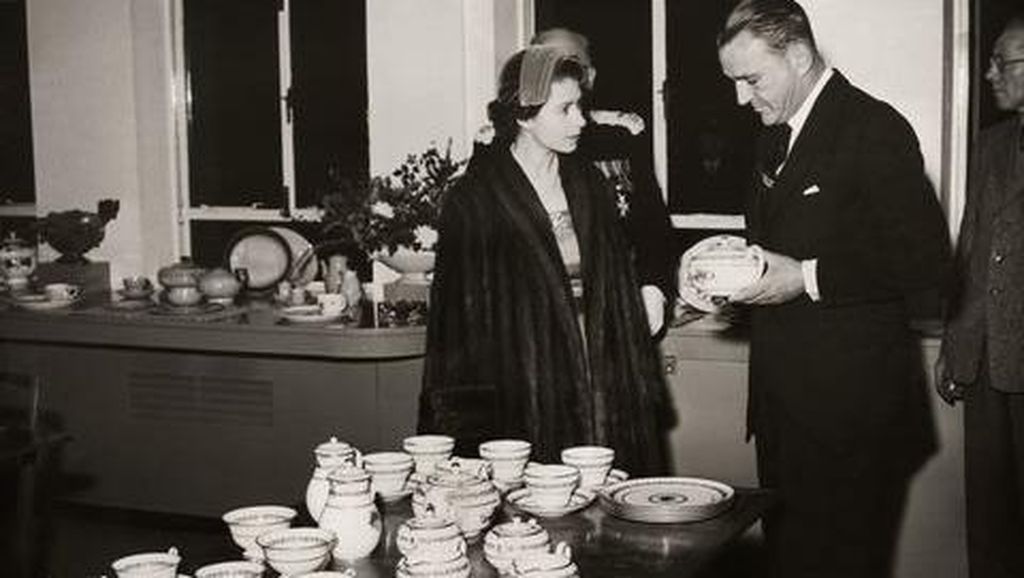 Cantik! Ini 10 Koleksi Teko dan Piring Antik Milik Kerajaan Inggris Cantik! Ini 10 Koleksi Teko dan Piring Antik Milik Kerajaan Inggris