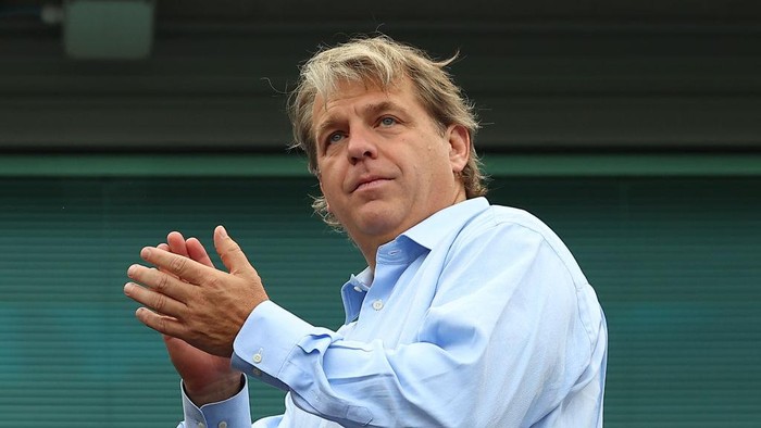 LONDON, ENGLAND - AUGUST 14: Chelsea owner Todd Boehly looks on during the Premier League match between Chelsea FC and Tottenham Hotspur at Stamford Bridge on August 14, 2022 in London, England. (Photo by Chris Brunskill/Fantasista/Getty Images)
