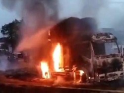Truk Muat Tembakau Dihadang Lalu Dibakar Massa di Pamekasan