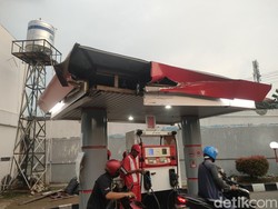 Polisi Ungkap Penyebab Truk Tiba-tiba Mundur Tabrak Mobil-Atap SPBU Depok