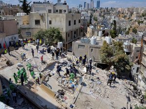 Momen Pencarian Korban Gedung Ambruk di Yordania