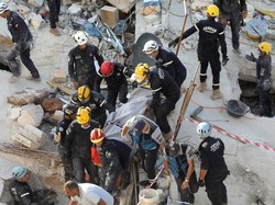 Syukurlah! Bayi 4 Bulan Ditemukan Selamat dari Reruntuhan Gedung