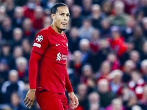 Rio Ferdinand Semprot Van Dijk yang Abaikan Kritikan