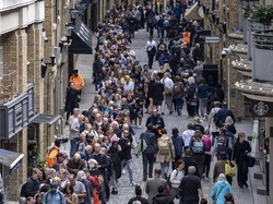 Antrean Pelayat Ratu Elizabeth II Bisa Pakai Rumus Matematika