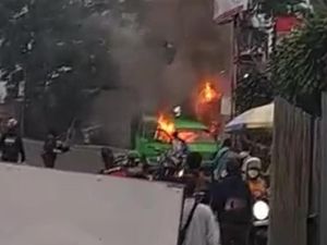 Angkot Terbakar di Puncak Bogor, Diduga Akibat Korsleting Listrik