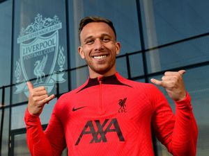 Apesnya Arthur: Baru Dipinjam Sudah Mau Didepak Liverpool Apesnya Arthur: Baru Dipinjam Sudah Mau Didepak Liverpool