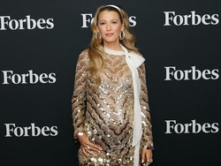 Blake Lively Semprot Paparazi, Akhirnya Posting Foto Baby Bump