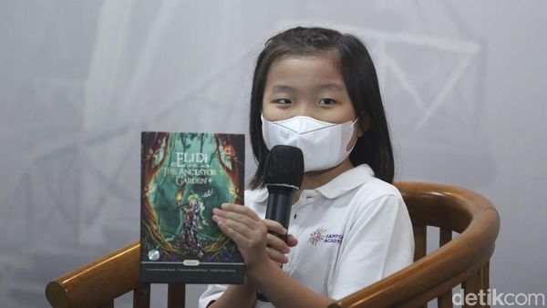 Keren, Buku Tiga Bahasa Ini Garapan Pelajar SD Lho