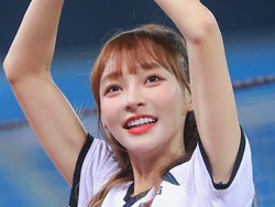 Cheerleader Jadi Viral, Buktikan Payudaranya Asli dengan Cara Tak Terduga