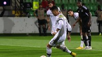 Penalti didapat MU setelah pelanggaran terhadap Diogo Dalot di kotak terlarang. (Foto: Getty Images/Oleg Bilsagaev)