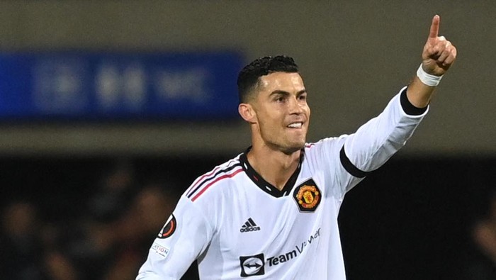 Manchester Uniteds Portuguese striker Cristiano Ronaldo celebrates after scoring the 0-2 from the penalty spot during the UEFA Europa League group E football match between Sheriff and Manchester United at Zimbru stadium in Chisinau on September 15, 2022. (Photo by Daniel MIHAILESCU / AFP) (Photo by DANIEL MIHAILESCU/AFP via Getty Images)