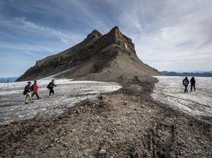 Duh.. Lapisan Es di Celah Pegunungan Swiss Mencair, Begini Kondisinya