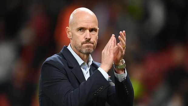 MANCHESTER, ENGLAND - SEPTEMBER 08: Manchester United manager Erik ten Hag looks on during the UEFA Europa League group E match between Manchester United and Real Sociedad at Old Trafford on September 08, 2022 in Manchester, England. (Photo by Michael Regan/Getty Images)