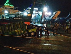 Truk Nyemplung di Gilimanuk Gagal Diderek, ASDP Segera Datangkan Crane